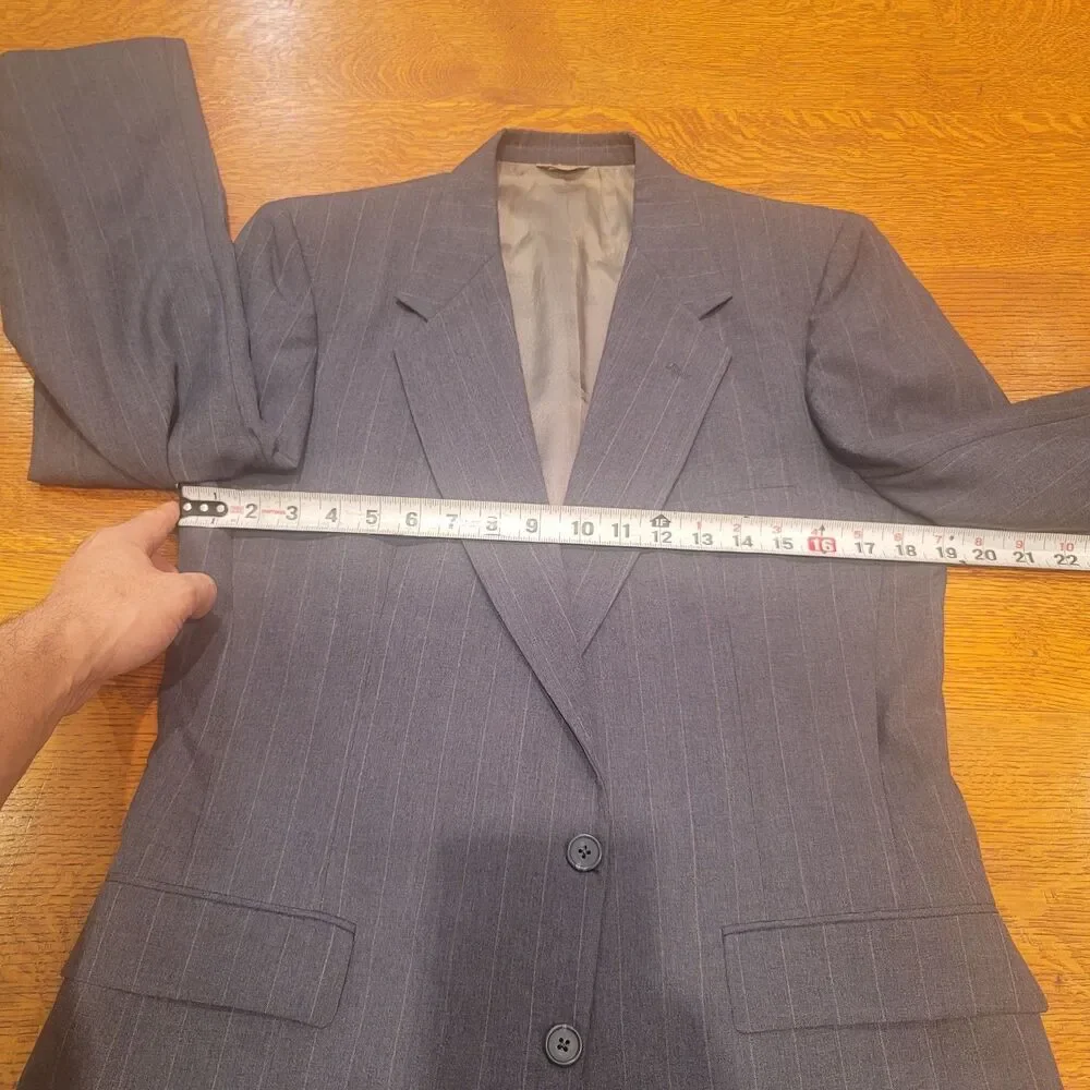 Vintage Givenchy Gentleman Chequers 38R Charcoal Pinstripe Blazer ACTWU USA Made